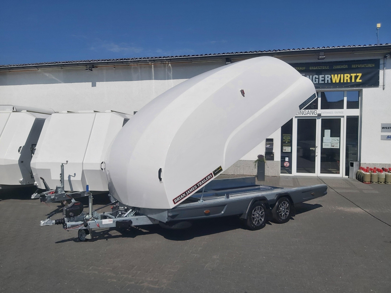 BJT Race Shuttle 2 430x195x150cm ankippbar Rampen Alufelgen dark Seilwinde 100km/H 2600kg Modell 24 - Biltransportsläp: bild 1 BJT Race Shuttle 2 430x195x150cm ankippbar Rampen Alufelgen dark Seilwinde 100km/H 2600kg Modell 24 - Biltransportsläp: bild 1