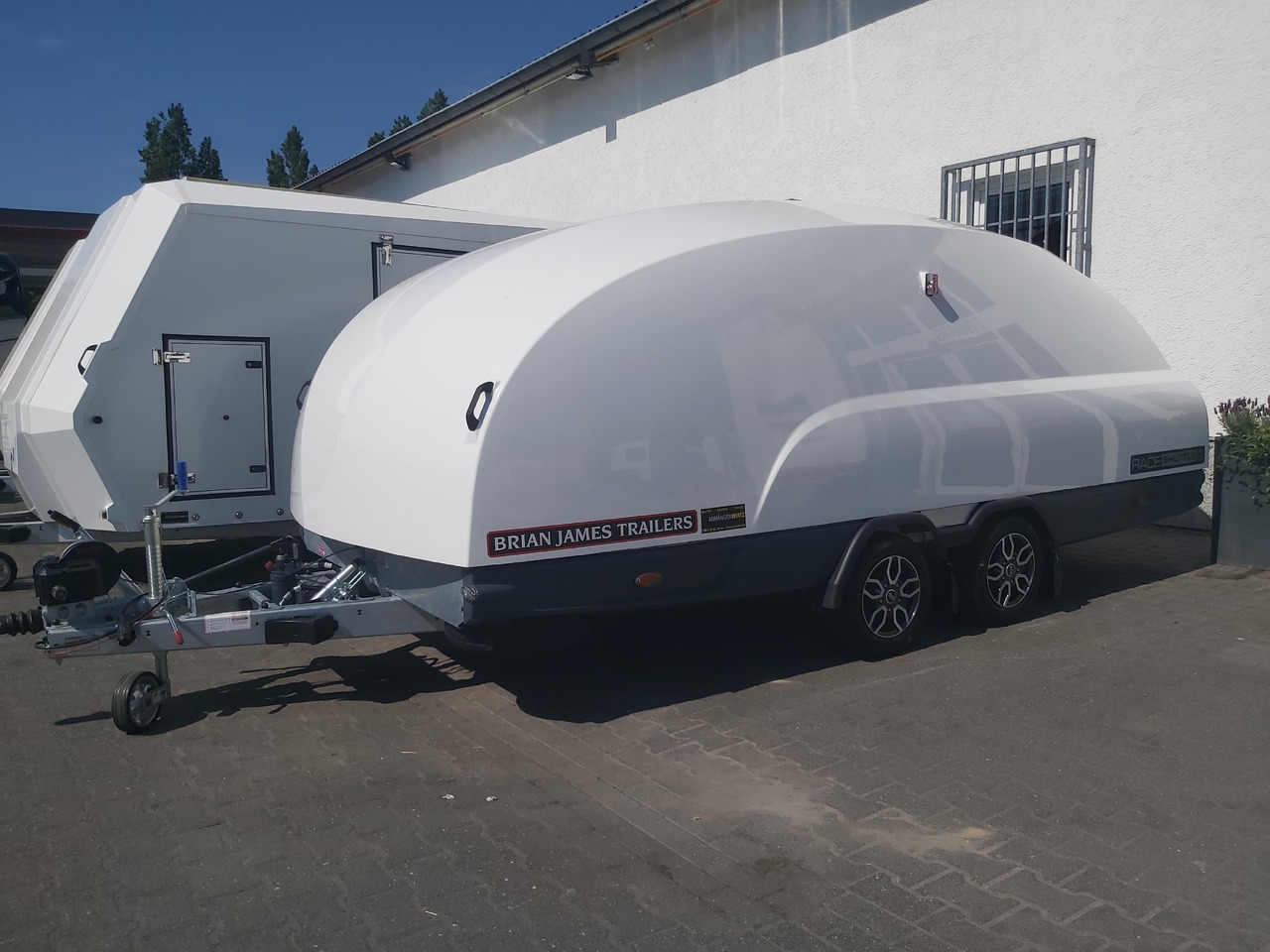 BJT Race Shuttle 2 430x195x150cm ankippbar Rampen Alufelgen dark Seilwinde 100km/H 2600kg Modell 24 - Biltransportsläp: bild 5 BJT Race Shuttle 2 430x195x150cm ankippbar Rampen Alufelgen dark Seilwinde 100km/H 2600kg Modell 24 - Biltransportsläp: bild 5