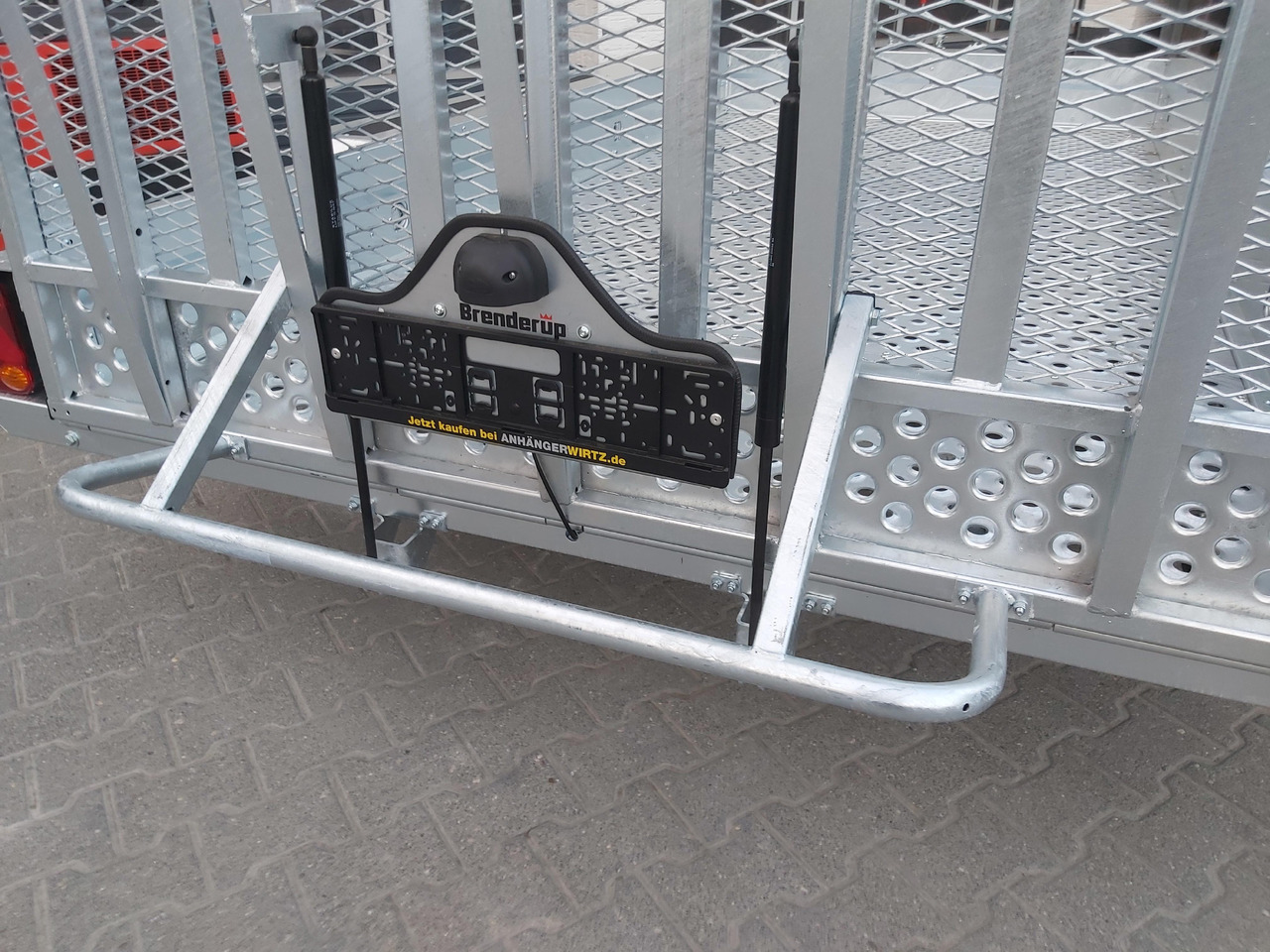 Brenderup MT 3651 MT3600 STB3500s 360x179x27cm Auffahrklappe Lochboden Stahl Reserverad 3500kg - Maskinsläp: bild 4 Brenderup MT 3651 MT3600 STB3500s 360x179x27cm Auffahrklappe Lochboden Stahl Reserverad 3500kg - Maskinsläp: bild 4