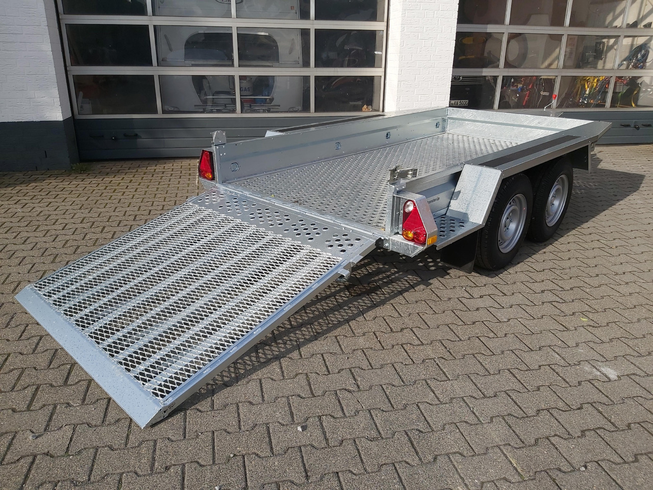 Brenderup Maschinentransporter MT 3080 STF 308x152x25cm Stahllochboden 3000kg - Maskinsläp: bild 1 Brenderup Maschinentransporter MT 3080 STF 308x152x25cm Stahllochboden 3000kg - Maskinsläp: bild 1