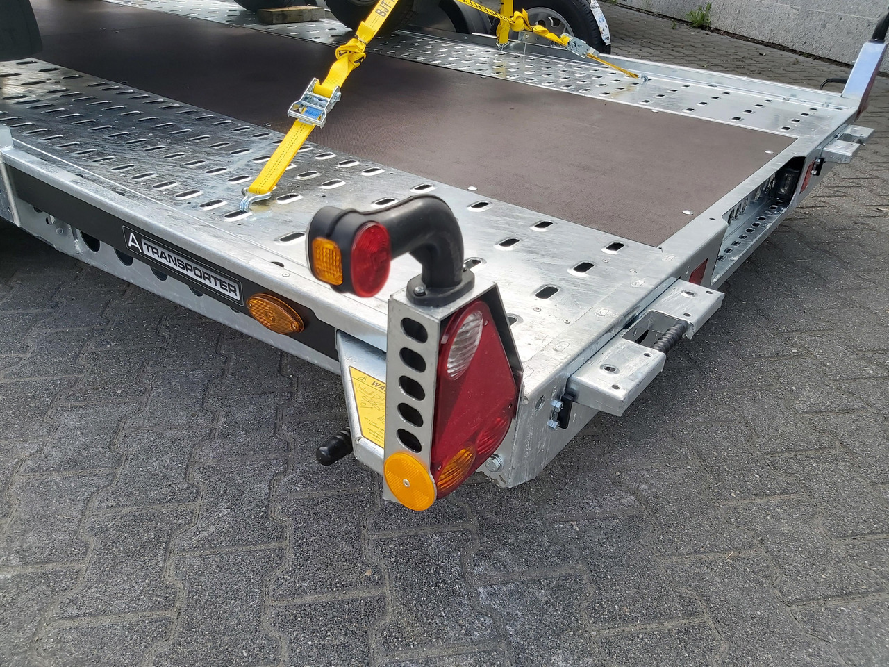 Biltransportsläp Brian James A4 Transporter 450x200cm black X Rampen 240cm Stützen Alufelgen silver 2600kg: bild 10 Biltransportsläp Brian James A4 Transporter 450x200cm black X Rampen 240cm Stützen Alufelgen silver 2600kg: bild 10