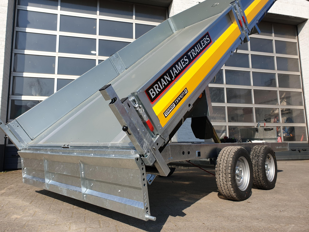 Brian James Trailer CarGO Tipper 2 elektrisch 360x195x30cm Pendelklappe Tandem niedrig 12" 3500kg os - Tippsläp: bild 2 Brian James Trailer CarGO Tipper 2 elektrisch 360x195x30cm Pendelklappe Tandem niedrig 12" 3500kg os - Tippsläp: bild 2