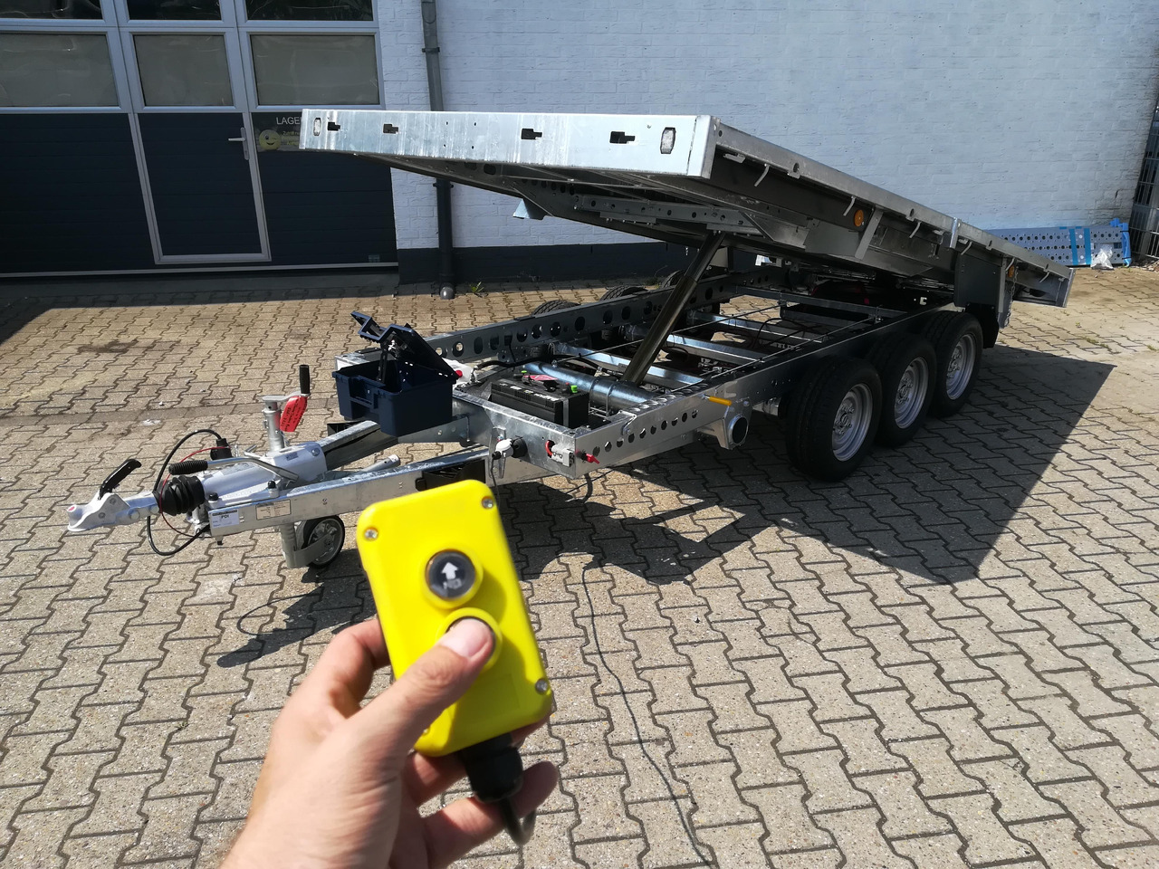 Brian James Trailer CarGO Tipper 2 elektrisch 360x195x30cm Stahlbordwände Pendel 12" Tridem 3,5t on - Tippsläp: bild 3 Brian James Trailer CarGO Tipper 2 elektrisch 360x195x30cm Stahlbordwände Pendel 12" Tridem 3,5t on - Tippsläp: bild 3