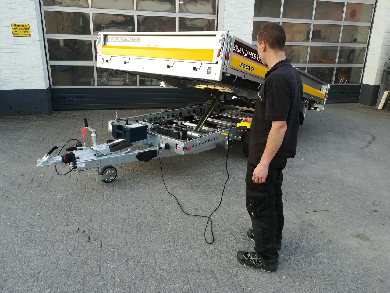 Brian James Trailer CarGO Tipper 2 elektrisch 360x195x30cm Stahlbordwände Pendel 12" Tridem 3,5t on - Tippsläp: bild 5 Brian James Trailer CarGO Tipper 2 elektrisch 360x195x30cm Stahlbordwände Pendel 12" Tridem 3,5t on - Tippsläp: bild 5