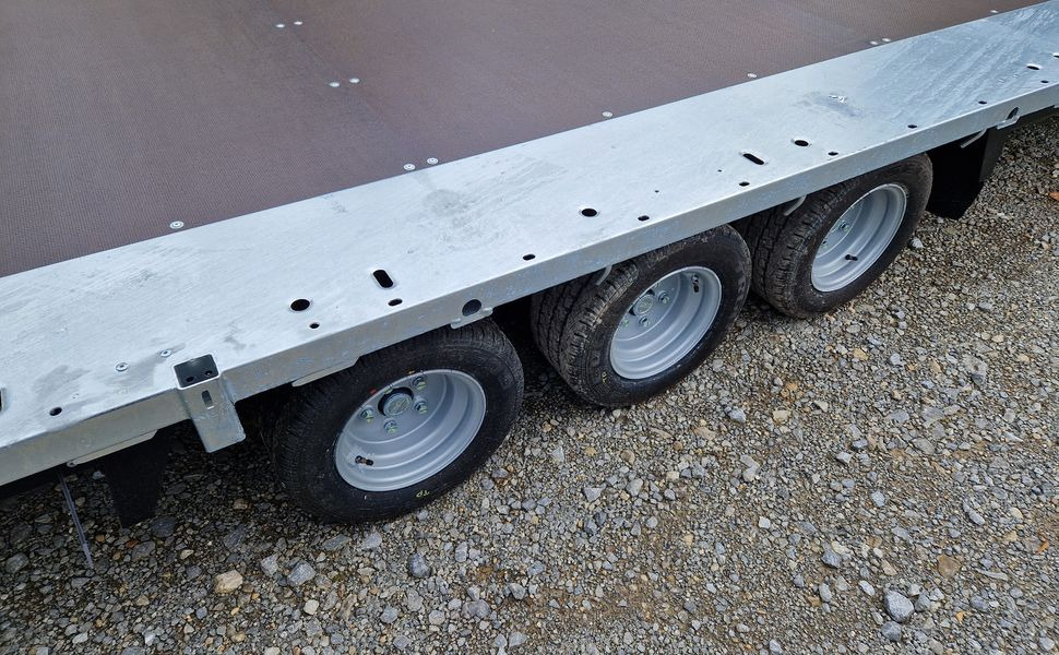 Brian James Trailer Connect 500x210cm plattform blackline Tridem 10" (XXL) 3500kg - Flaksläp: bild 1 Brian James Trailer Connect 500x210cm plattform blackline Tridem 10" (XXL) 3500kg - Flaksläp: bild 1