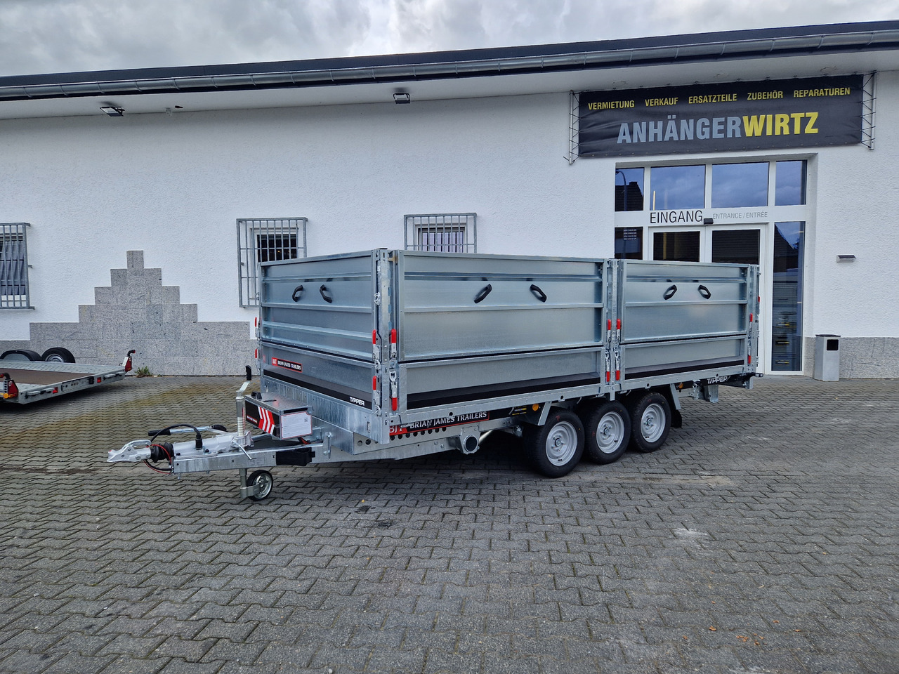 Brian James Trailer Tipper 526-4020 400x200x100cm Aufsatz elek. blackline LED Tridem 3500kg Aktion - Tippsläp: bild 1 Brian James Trailer Tipper 526-4020 400x200x100cm Aufsatz elek. blackline LED Tridem 3500kg Aktion - Tippsläp: bild 1