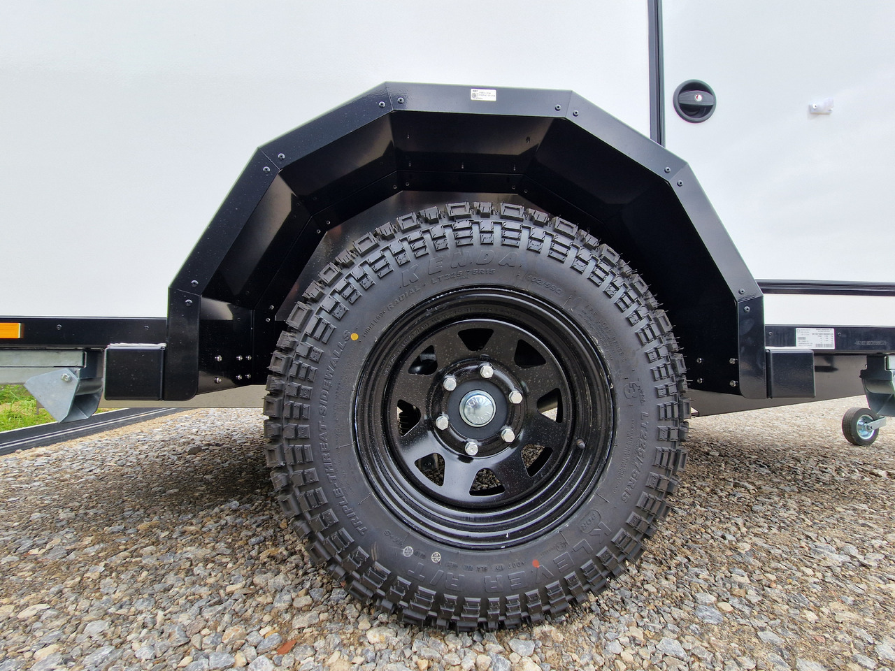 Husvagn Cargo Base Camp offroad M 290x148x128cm Solar Akku 12 Volt Reeling 1350kg 100km/H: bild 9