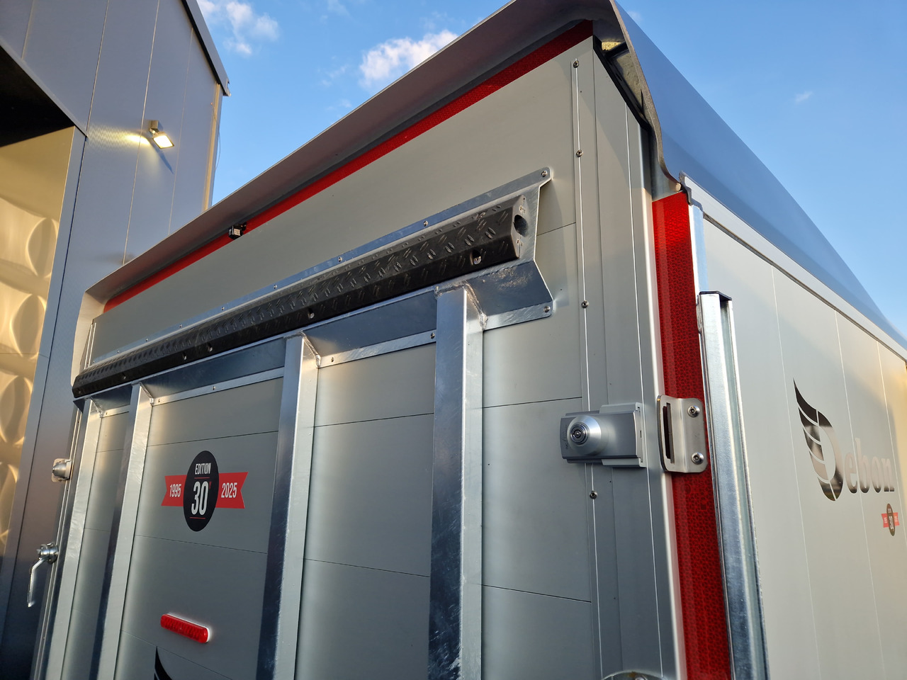 Försäljningsvagn Cargo Roadster 2000 550x220x204cm Poly black Car Pullman 3500kg Edition Vollausstattung: bild 9 Försäljningsvagn Cargo Roadster 2000 550x220x204cm Poly black Car Pullman 3500kg Edition Vollausstattung: bild 9