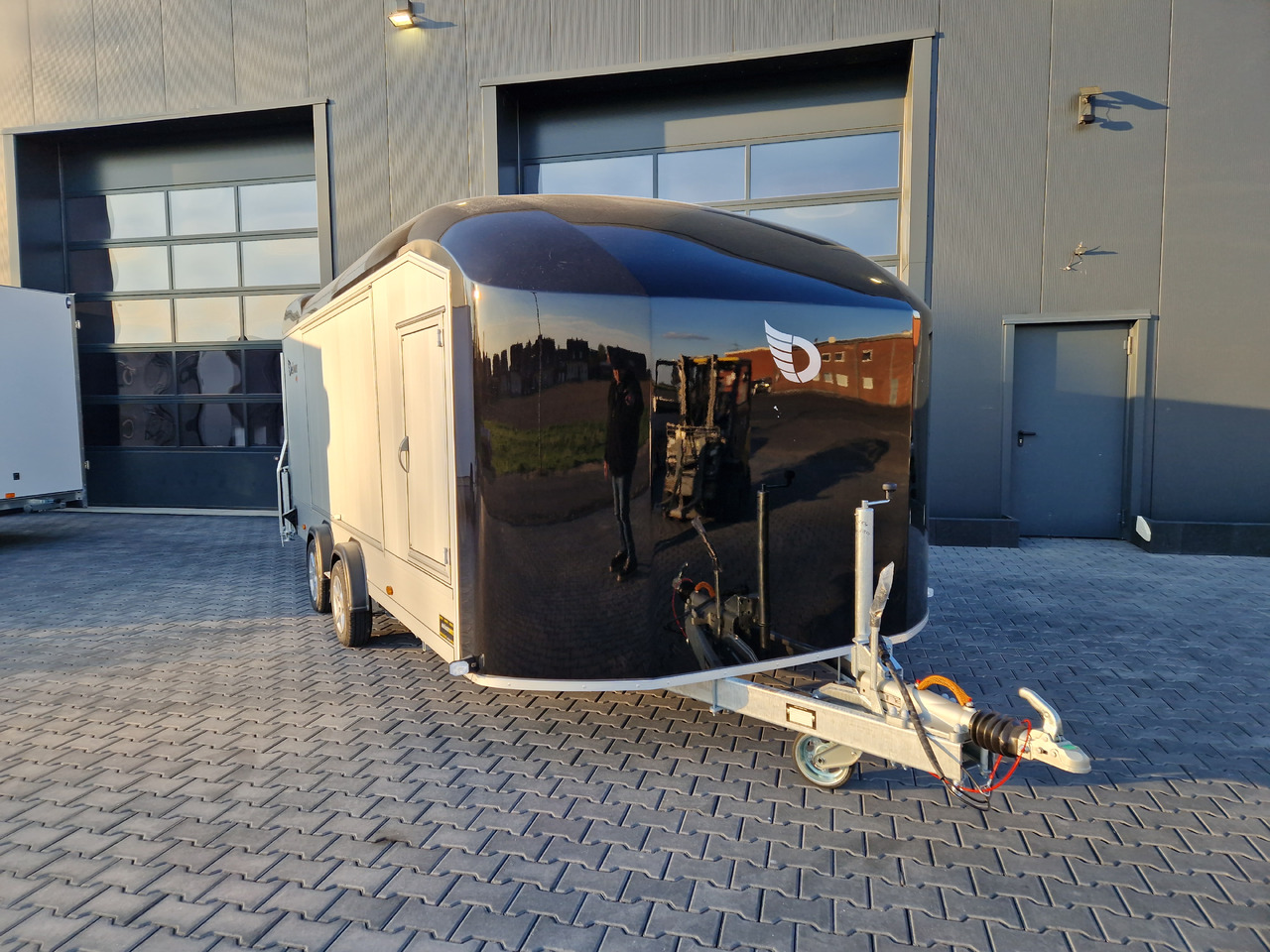 Försäljningsvagn Cargo Roadster 2000 550x220x204cm Poly black Car Pullman 3500kg Edition Vollausstattung: bild 15 Försäljningsvagn Cargo Roadster 2000 550x220x204cm Poly black Car Pullman 3500kg Edition Vollausstattung: bild 15