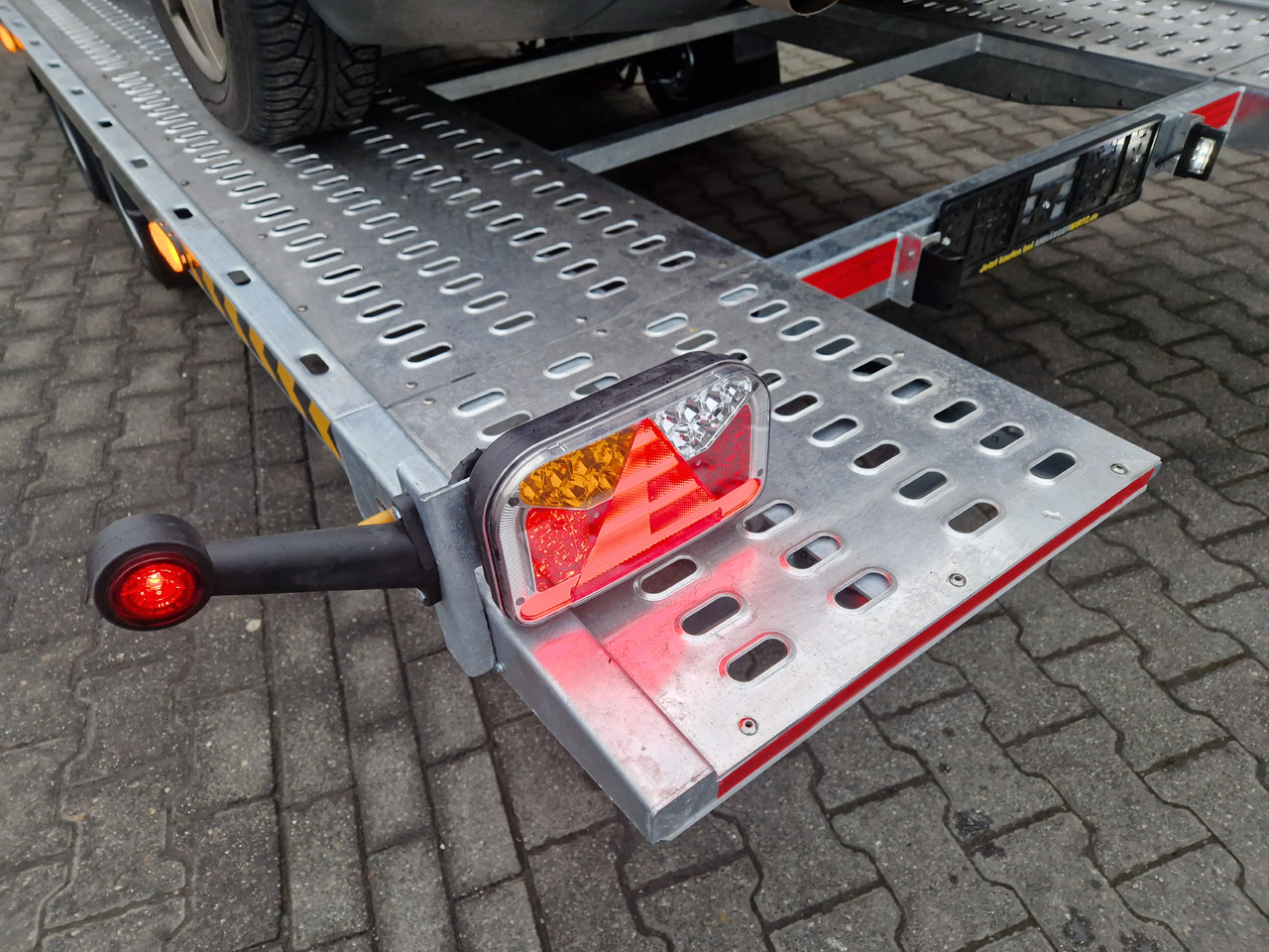 Cartrailer Expert 2745 easyload black 450x216cm ankippbar Winde Reserverad 10" 100km/H 2700kg - Biltransportsläp: bild 5 Cartrailer Expert 2745 easyload black 450x216cm ankippbar Winde Reserverad 10" 100km/H 2700kg - Biltransportsläp: bild 5