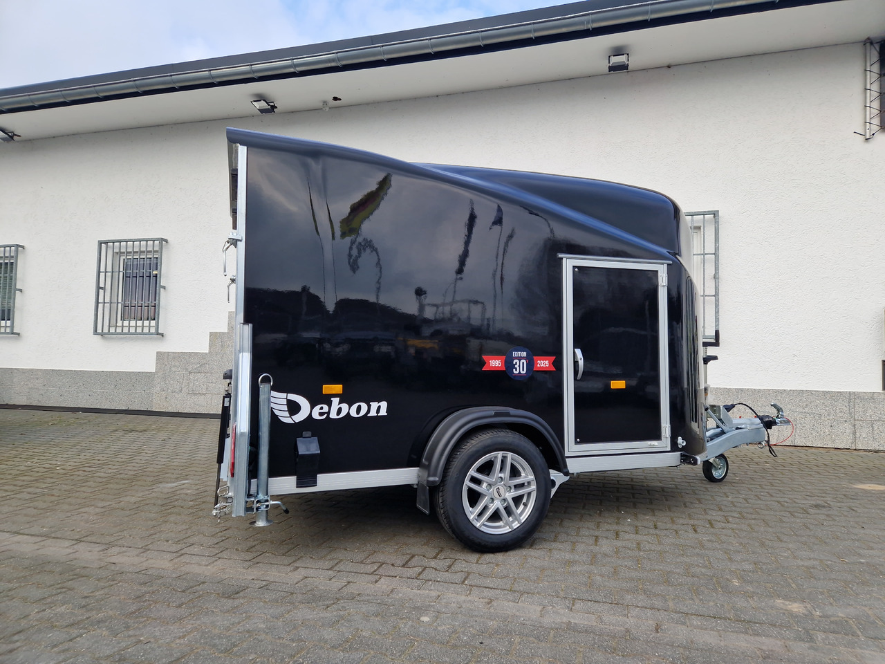 Debon Cargo 1300 300x152x168cm black Seitentür Alufelgen silver Pullman II 100km/H 1300kg Modell 25 - Bilsläp: bild 4 Debon Cargo 1300 300x152x168cm black Seitentür Alufelgen silver Pullman II 100km/H 1300kg Modell 25 - Bilsläp: bild 4