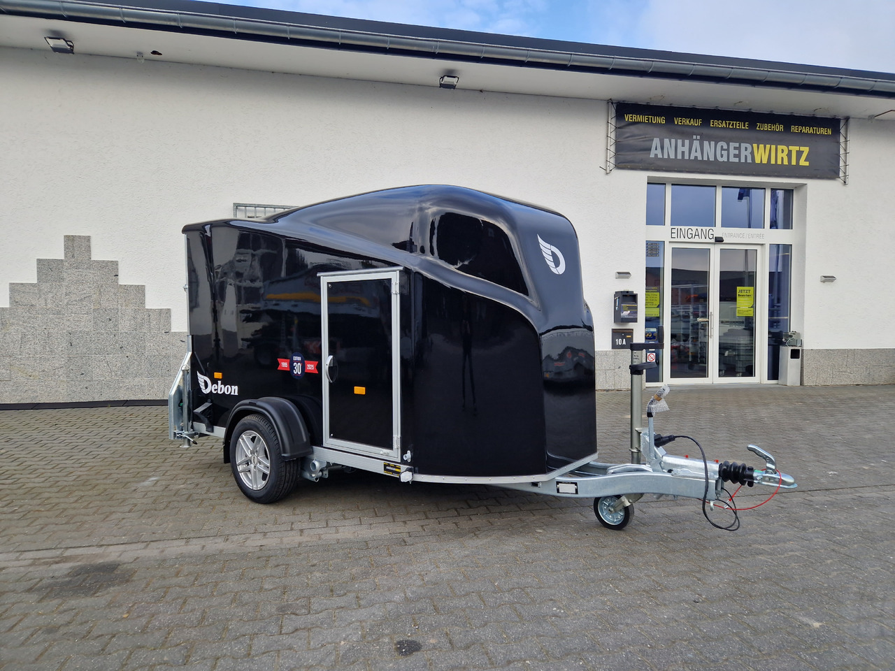 Debon Cargo 1300 300x152x168cm black Seitentür Alufelgen silver Pullman II 100km/H 1300kg Modell 25 - Bilsläp: bild 1 Debon Cargo 1300 300x152x168cm black Seitentür Alufelgen silver Pullman II 100km/H 1300kg Modell 25 - Bilsläp: bild 1