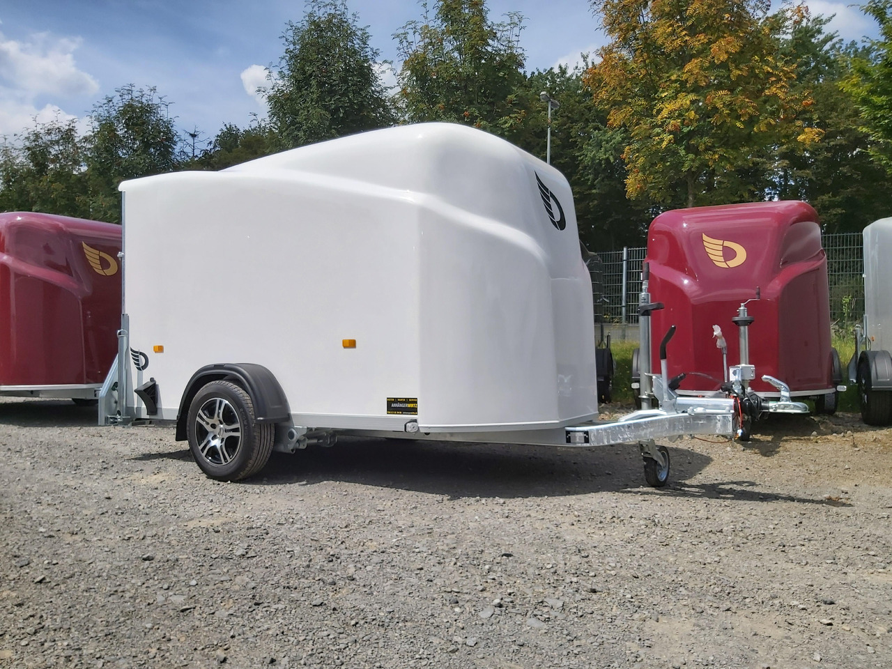 Debon Cargo 1300 300x152x168cm white Alufelgen darkline aerodynamik Pullman II 100km/H 1300kg - Skåpsläp: bild 1 Debon Cargo 1300 300x152x168cm white Alufelgen darkline aerodynamik Pullman II 100km/H 1300kg - Skåpsläp: bild 1