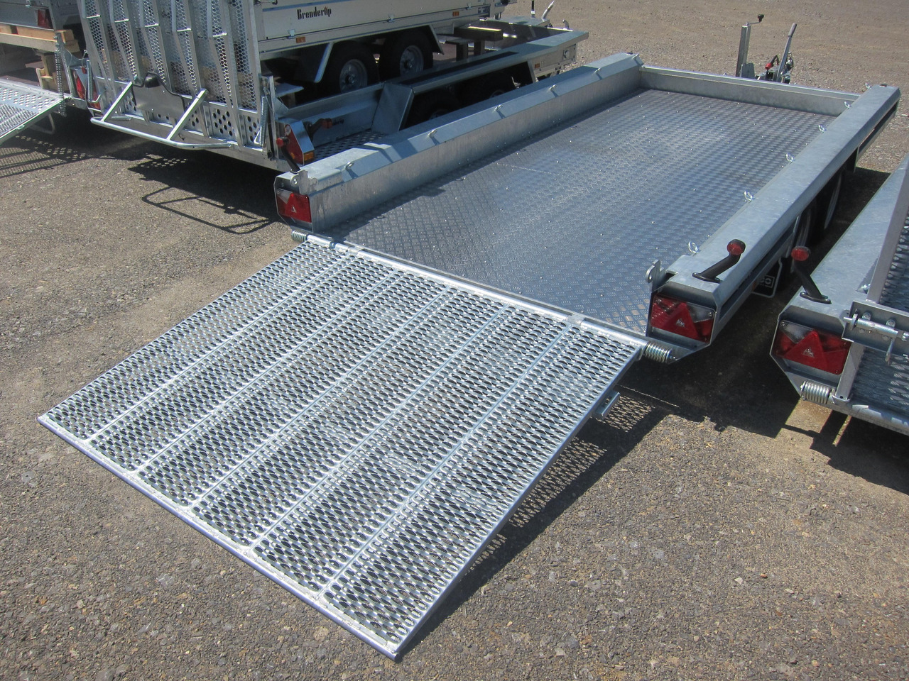 HULCO TERRAX Aluboden 394x180x27cm Heckrampe 150cm (XL) 3000kg - Maskinsläp: bild 3 HULCO TERRAX Aluboden 394x180x27cm Heckrampe 150cm (XL) 3000kg - Maskinsläp: bild 3