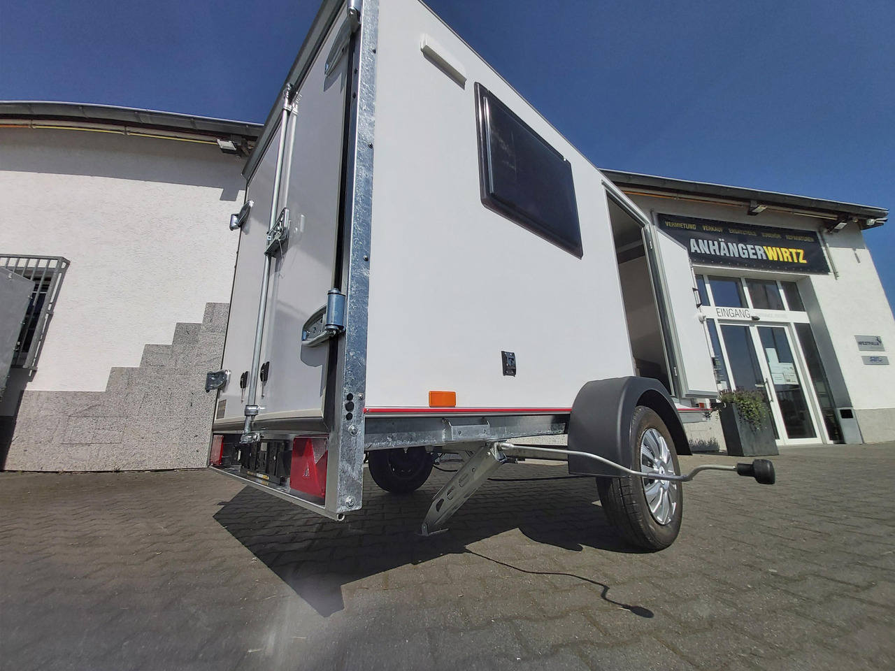 Husvagn Kargo Camp TFS S Midi 320x150x150cm aero LUX Bett Fenster Seitentür Dachluke Strom 750kg Bremse 2024: bild 10 Husvagn Kargo Camp TFS S Midi 320x150x150cm aero LUX Bett Fenster Seitentür Dachluke Strom 750kg Bremse 2024: bild 10
