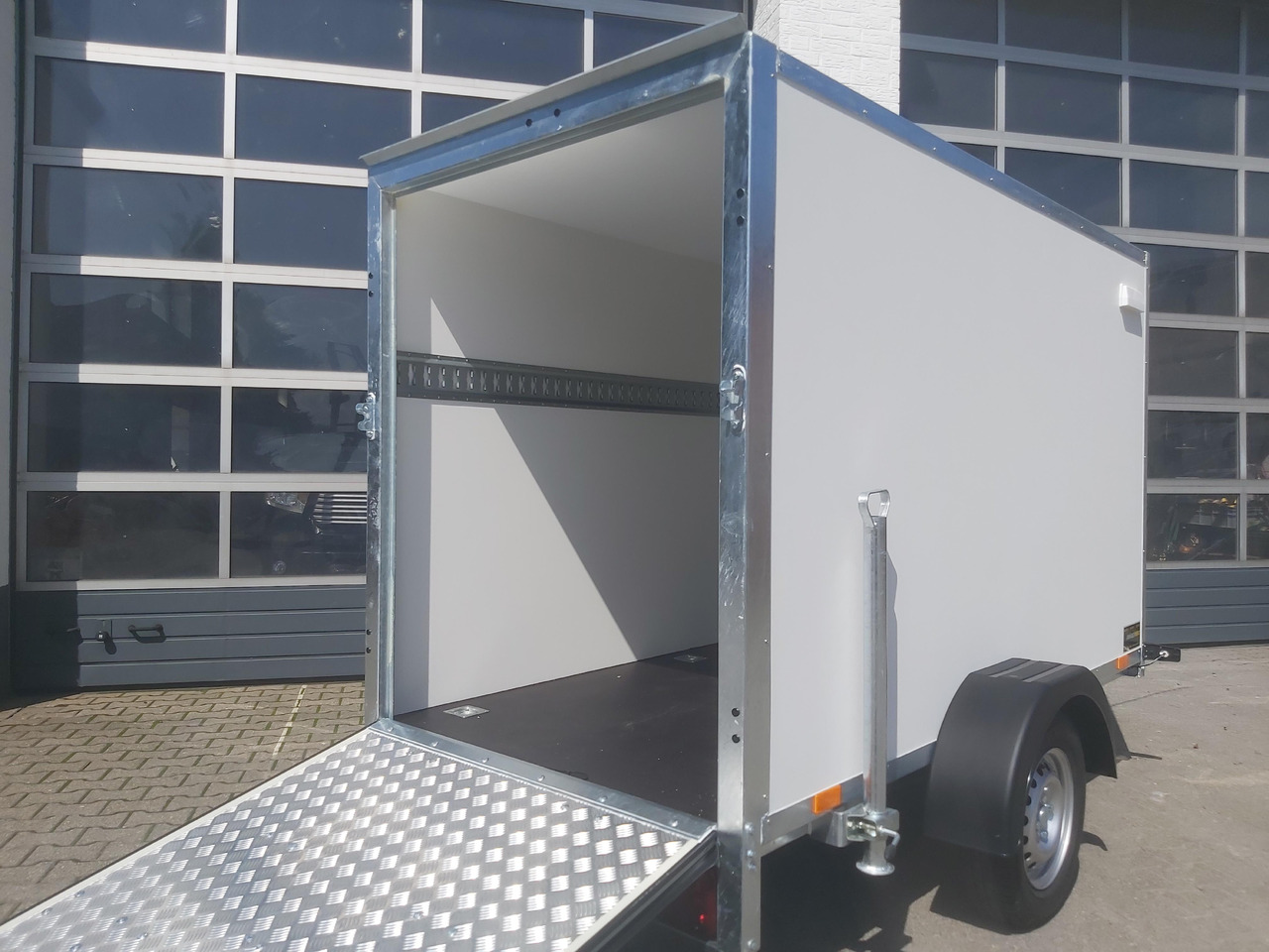 Kargo TFD 250.00 250x125x150cm Zurrsystem Heckrampe (S) 100km/H 750kg - MC-släp: bild 5 Kargo TFD 250.00 250x125x150cm Zurrsystem Heckrampe (S) 100km/H 750kg - MC-släp: bild 5