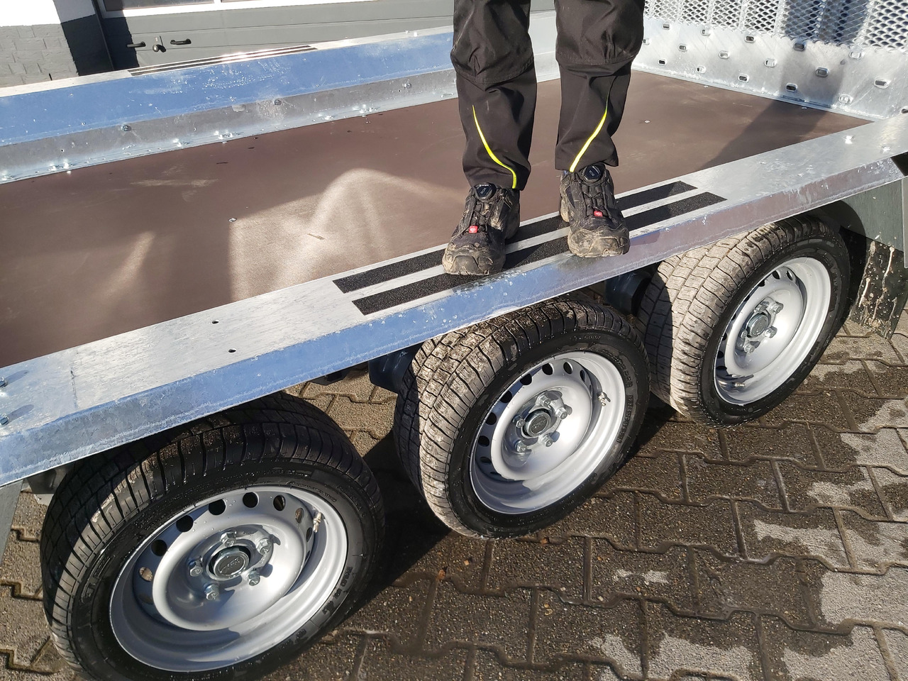 Martz Maschinentransporter BUILDER XL Bau-3 3500/3 400x180x30cm Auffahrklappe Tridem (XL) 3500kg - Maskinsläp: bild 4 Martz Maschinentransporter BUILDER XL Bau-3 3500/3 400x180x30cm Auffahrklappe Tridem (XL) 3500kg - Maskinsläp: bild 4