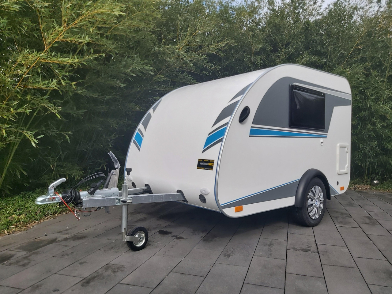 Mini Camper Mini Tommy TMC25 252x140x121cm aero V1 Küche 12V/230V 100km/H 750kg gebremst Modell 24 - Husvagn: bild 1 Mini Camper Mini Tommy TMC25 252x140x121cm aero V1 Küche 12V/230V 100km/H 750kg gebremst Modell 24 - Husvagn: bild 1