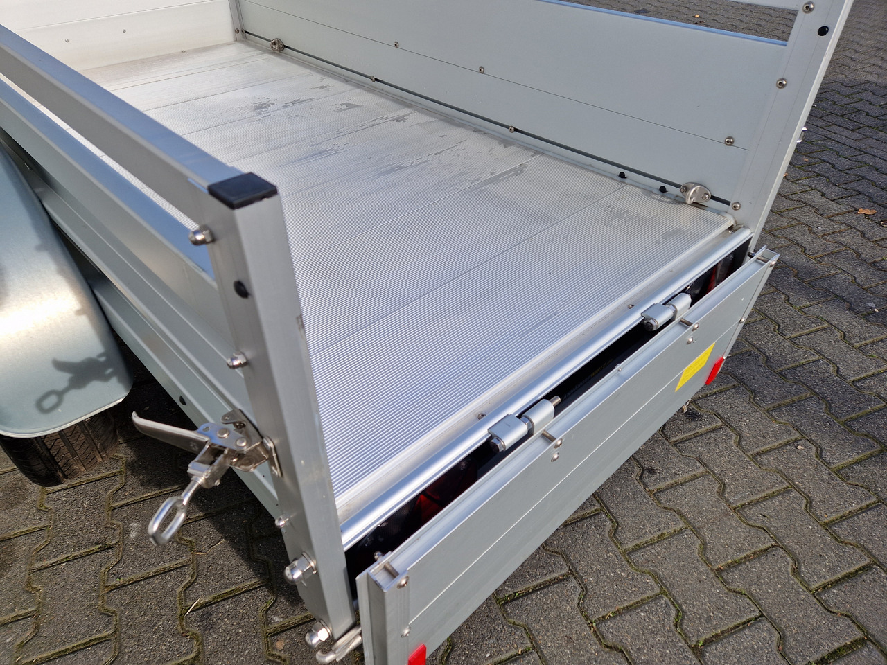 Bilsläp PKW Anhänger Koch Aluline+ B1000 205x105x40cm ALUBODEN (XS) 1000kg 100km/H Januar Online: bild 7 Bilsläp PKW Anhänger Koch Aluline+ B1000 205x105x40cm ALUBODEN (XS) 1000kg 100km/H Januar Online: bild 7