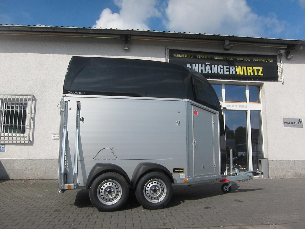 Pferdeanhänger Böckmann Champion R Sattelkammer blackline 2400kg CFF+ 100 km/H Modell 25 - Hästsläp: bild 4 Pferdeanhänger Böckmann Champion R Sattelkammer blackline 2400kg CFF+ 100 km/H Modell 25 - Hästsläp: bild 4