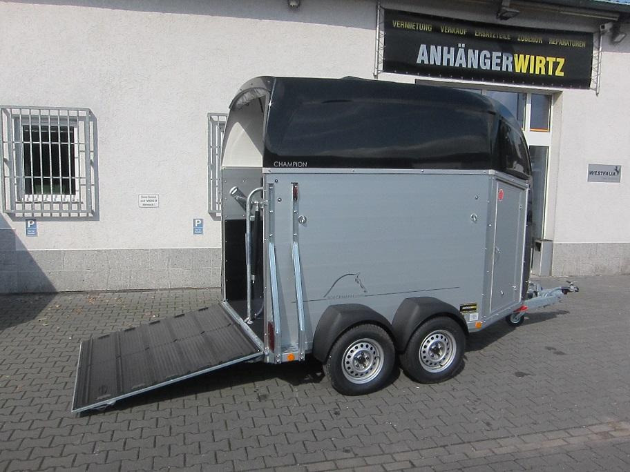 Pferdeanhänger Böckmann Champion R Sattelkammer blackline 2400kg CFF+ 100 km/H Modell 25 - Hästsläp: bild 5 Pferdeanhänger Böckmann Champion R Sattelkammer blackline 2400kg CFF+ 100 km/H Modell 25 - Hästsläp: bild 5
