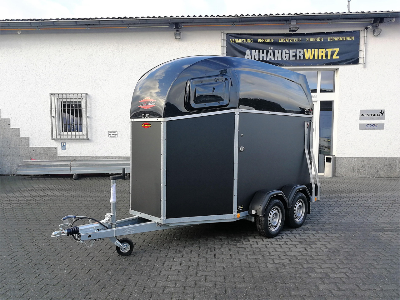 Pferdeanhänger Böckmann DUO Esprit silver black Haube schwarz 2400kg Modell 2024 - Hästsläp: bild 1 Pferdeanhänger Böckmann DUO Esprit silver black Haube schwarz 2400kg Modell 2024 - Hästsläp: bild 1