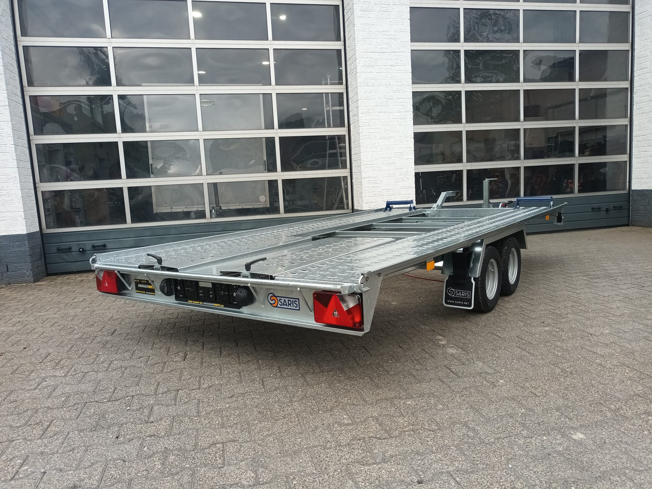 Saris Cartrailer AT 401 202 2700 2 K easyload ankippbar Rampen Fahrschienen Radstop 2700kg 100km/H - Biltransportsläp: bild 5 Saris Cartrailer AT 401 202 2700 2 K easyload ankippbar Rampen Fahrschienen Radstop 2700kg 100km/H - Biltransportsläp: bild 5