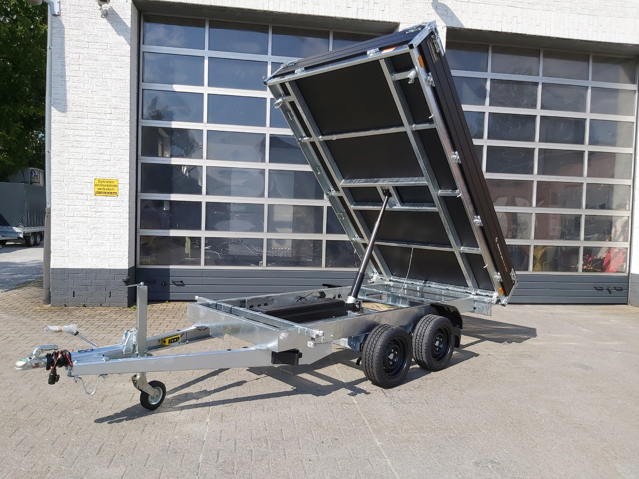 Saris Kipper K3 306 184 2700 2 E 306x184x30cm black Edition Elektro 13" 2700kg Januar Aktion - Tippsläp: bild 2 Saris Kipper K3 306 184 2700 2 E 306x184x30cm black Edition Elektro 13" 2700kg Januar Aktion - Tippsläp: bild 2