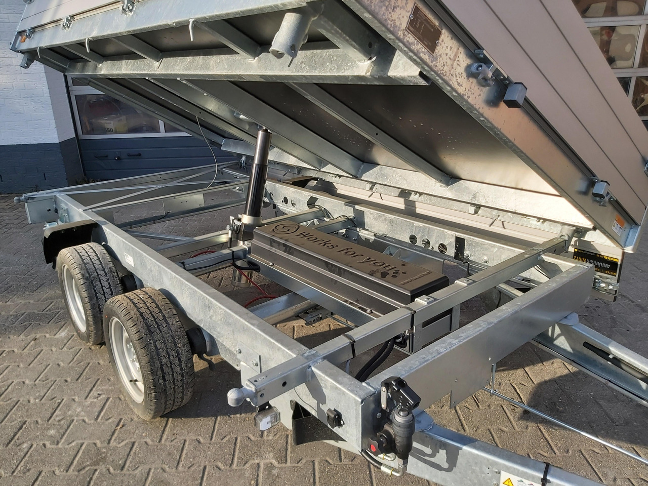 Saris Kipper K3 306 184 3500 2 E 306x184x30cm 3500kg silver Elektro NHP Stützen 13" 3500kg used - Tippsläp: bild 5 Saris Kipper K3 306 184 3500 2 E 306x184x30cm 3500kg silver Elektro NHP Stützen 13" 3500kg used - Tippsläp: bild 5