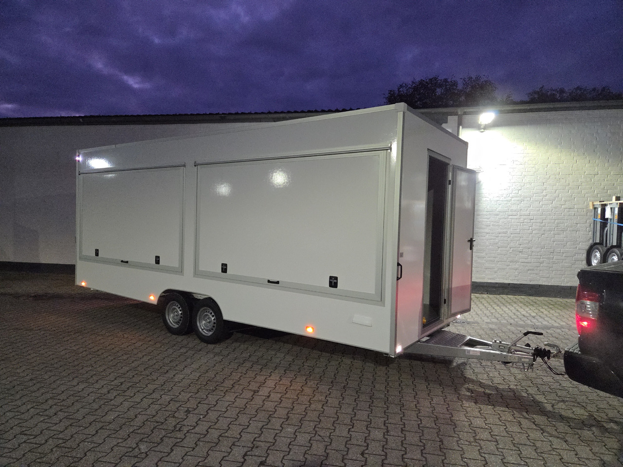 Verkaufsanhänger VKH 623 220 aero retro 620x220x230cm 230V Licht 3000kg - Försäljningsvagn: bild 3 Verkaufsanhänger VKH 623 220 aero retro 620x220x230cm 230V Licht 3000kg - Försäljningsvagn: bild 3