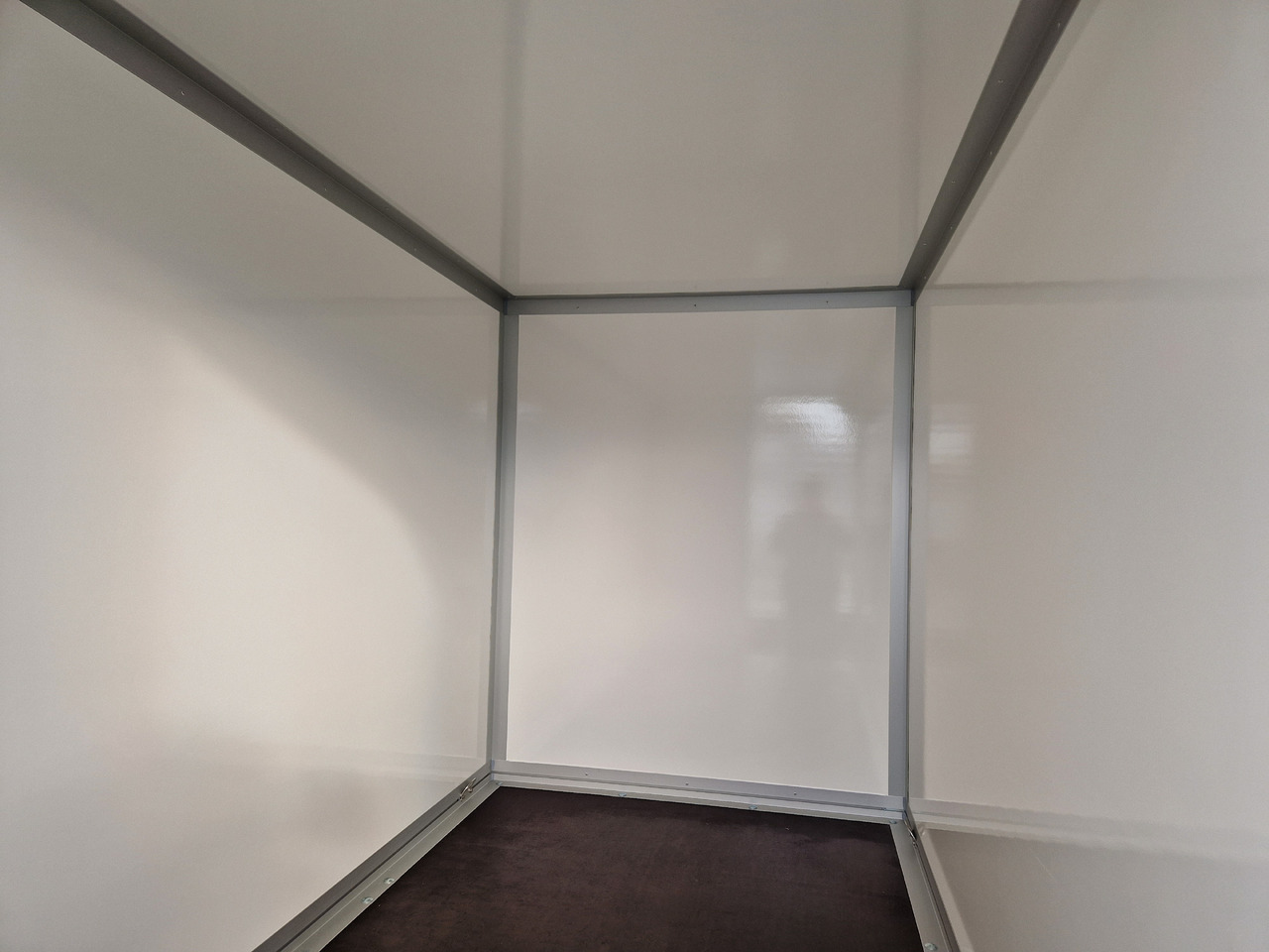 Skåpsläp WM Meyer Koffer AZ 2030/151 S30 301x151x185cm (M) 2000kg Modell 2024: bild 16 Skåpsläp WM Meyer Koffer AZ 2030/151 S30 301x151x185cm (M) 2000kg Modell 2024: bild 16