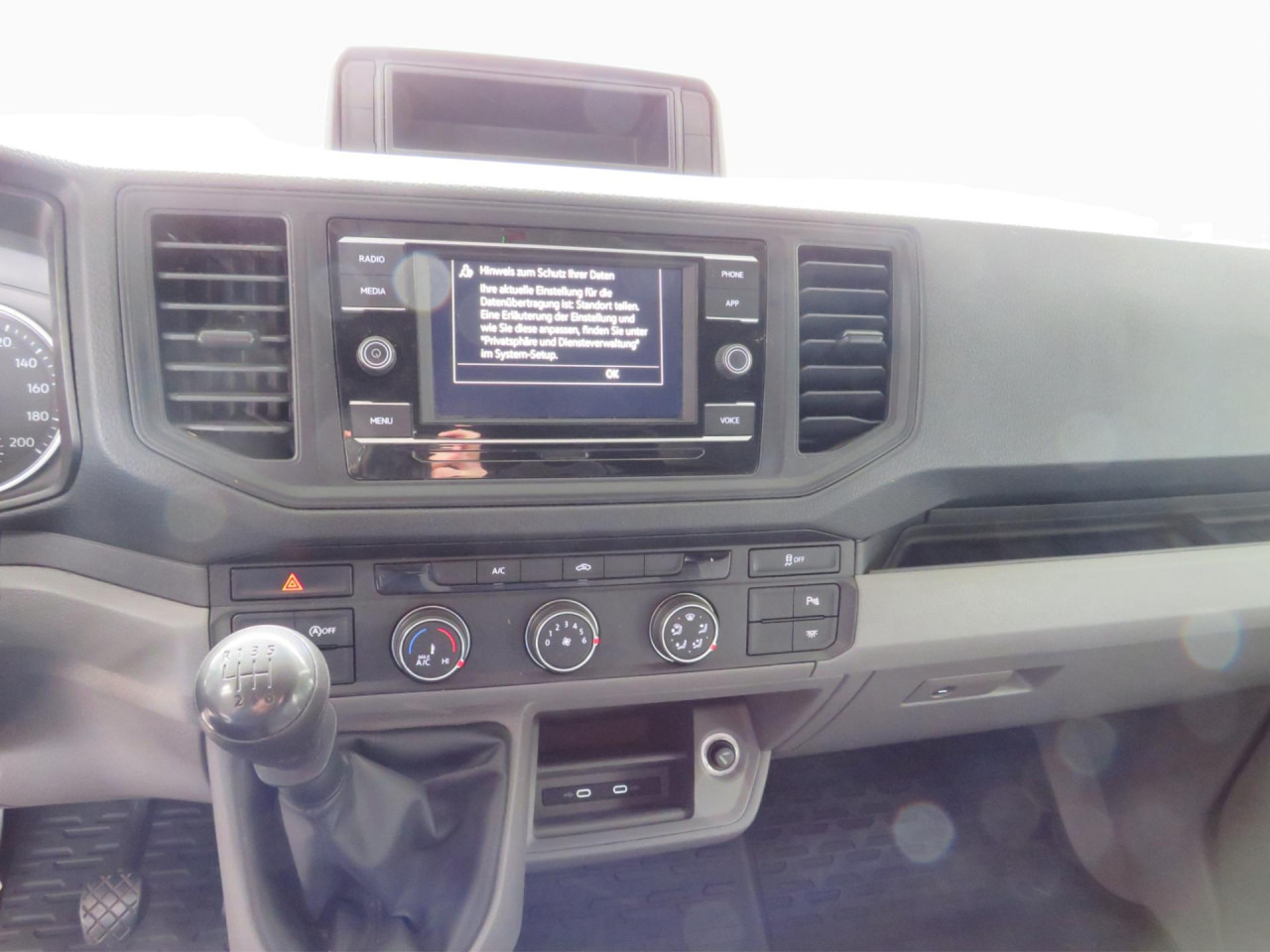 VOLKSWAGEN Crafter 35 L3H3 Kasten Euro6 Klima ZV - Skåpbil: bild 3 VOLKSWAGEN Crafter 35 L3H3 Kasten Euro6 Klima ZV - Skåpbil: bild 3