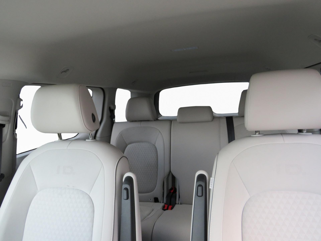 VOLKSWAGEN ID.Buzz Pro Design 150 kW Klima AHK Navi ZV - Personbil: bild 4 VOLKSWAGEN ID.Buzz Pro Design 150 kW Klima AHK Navi ZV - Personbil: bild 4