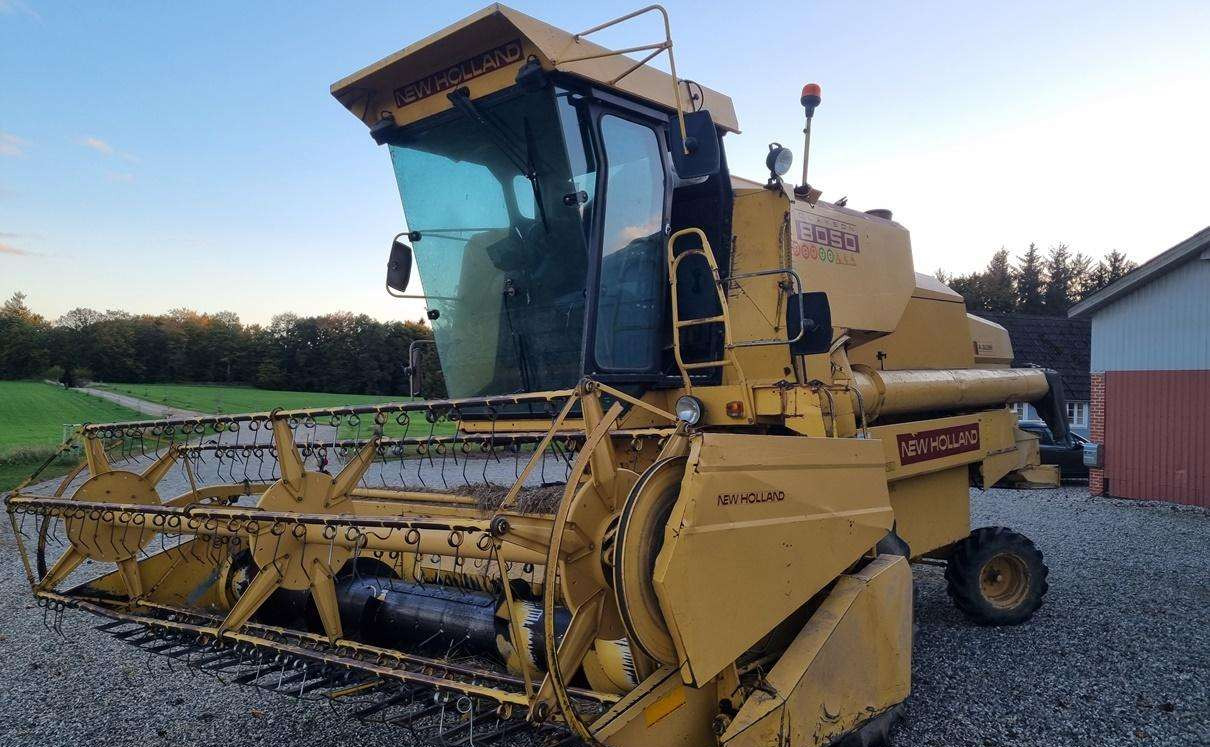 New Holland 8050 - Skördetröska: bild 2 New Holland 8050 - Skördetröska: bild 2