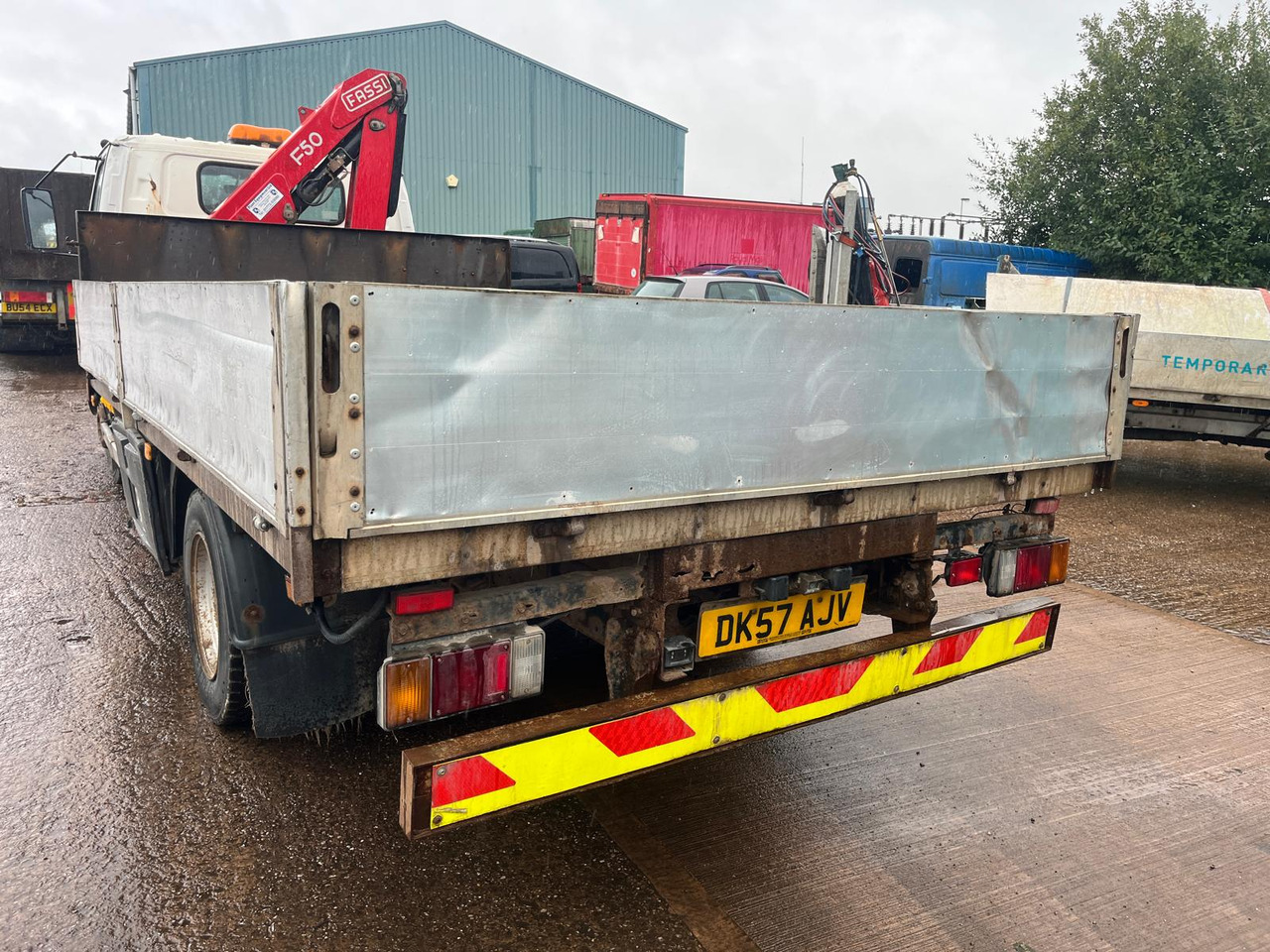 Isuzu NQR 70 - Flakbil, Kranbil: bild 4 Isuzu NQR 70 - Flakbil, Kranbil: bild 4