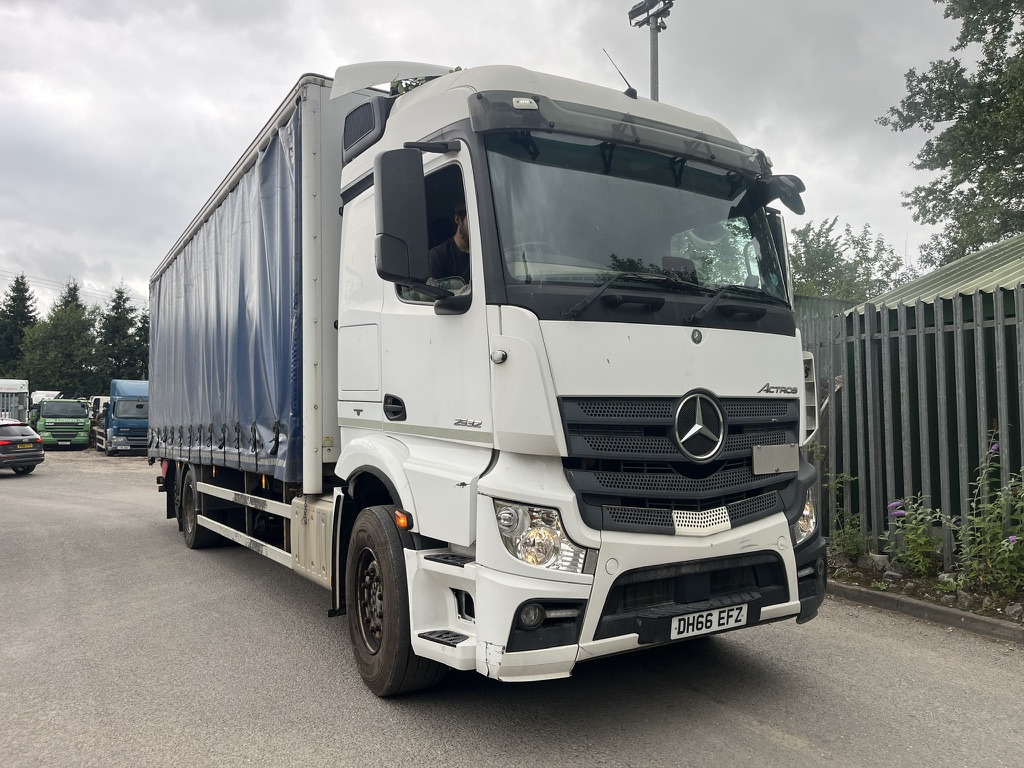 Mercedes Actros 2532 6x2 Curtaij side - Kapellbil: bild 1 Mercedes Actros 2532 6x2 Curtaij side - Kapellbil: bild 1