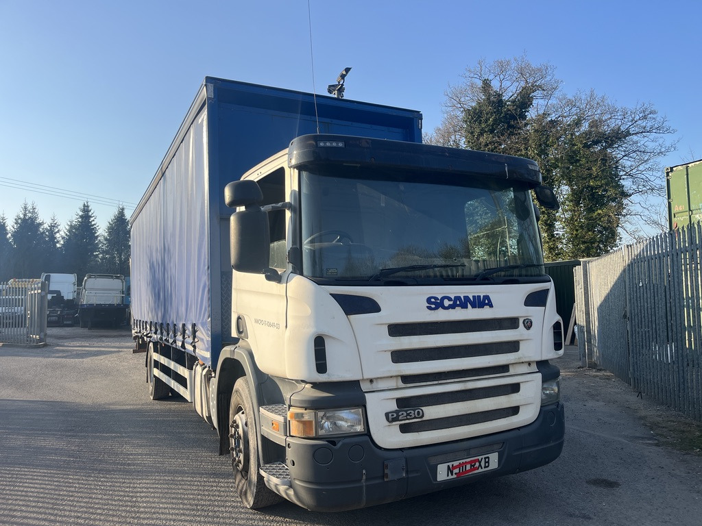 Scania P230 4x2 Curtain side - Kapellbil: bild 1 Scania P230 4x2 Curtain side - Kapellbil: bild 1