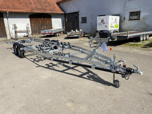 Brenderup Brenderup Premium Bootsanhänger 303500TB SRX mit Superrollen, 3,5 to. 8,7m/ 30 Fuß - Båttrailer: bild 1 Brenderup Brenderup Premium Bootsanhänger 303500TB SRX mit Superrollen, 3,5 to. 8,7m/ 30 Fuß - Båttrailer: bild 1