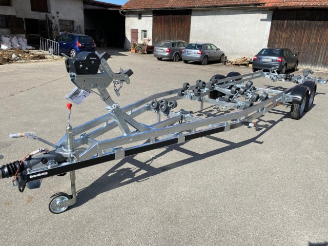 Brenderup Brenderup Premium Bootsanhänger 303500TB SRX mit Superrollen, 3,5 to. 8,7m/ 30 Fuß - Båttrailer: bild 4 Brenderup Brenderup Premium Bootsanhänger 303500TB SRX mit Superrollen, 3,5 to. 8,7m/ 30 Fuß - Båttrailer: bild 4