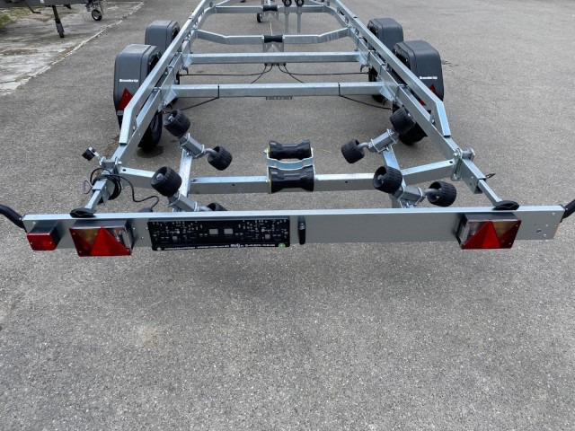 Ny Båttrailer Brenderup Premium Bootsanhänger 242000TB SR mit Superrollen, 2,0 to. 7,2m/ 24 Fuß: bild 7