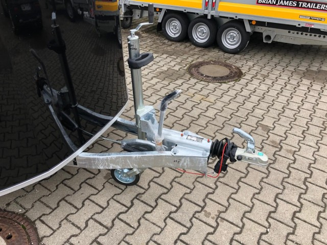 Cheval Liberte Debon Roadster 700 Alu + Türe 2600 kg, 100 km/h, 375x180x202cm - Skåpsläp: bild 2 Cheval Liberte Debon Roadster 700 Alu + Türe 2600 kg, 100 km/h, 375x180x202cm - Skåpsläp: bild 2