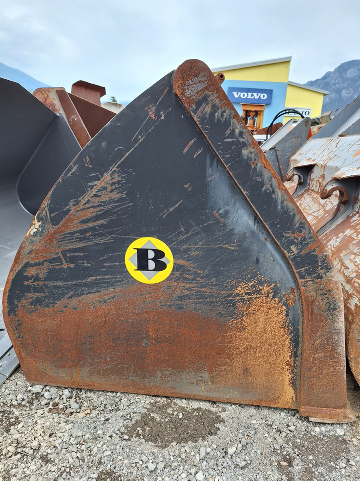 Loader bucket 2200 mm BOE - Lastarskopa: bild 1 Loader bucket 2200 mm BOE - Lastarskopa: bild 1