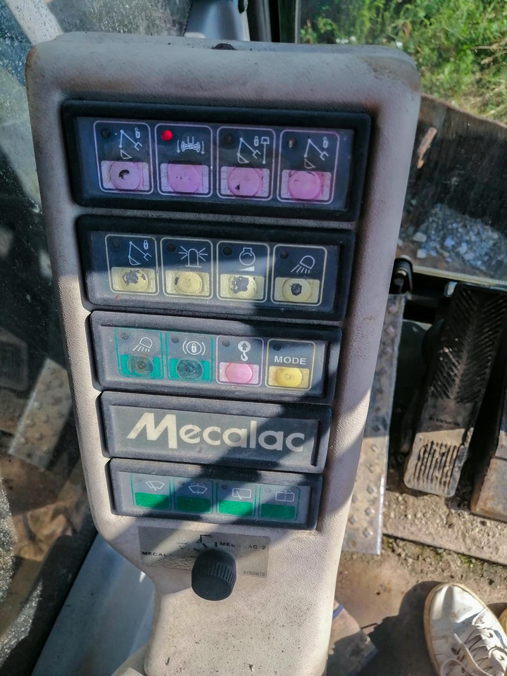 MECALAC 14 MXT - Grävmaskin på däck: bild 4 MECALAC 14 MXT - Grävmaskin på däck: bild 4