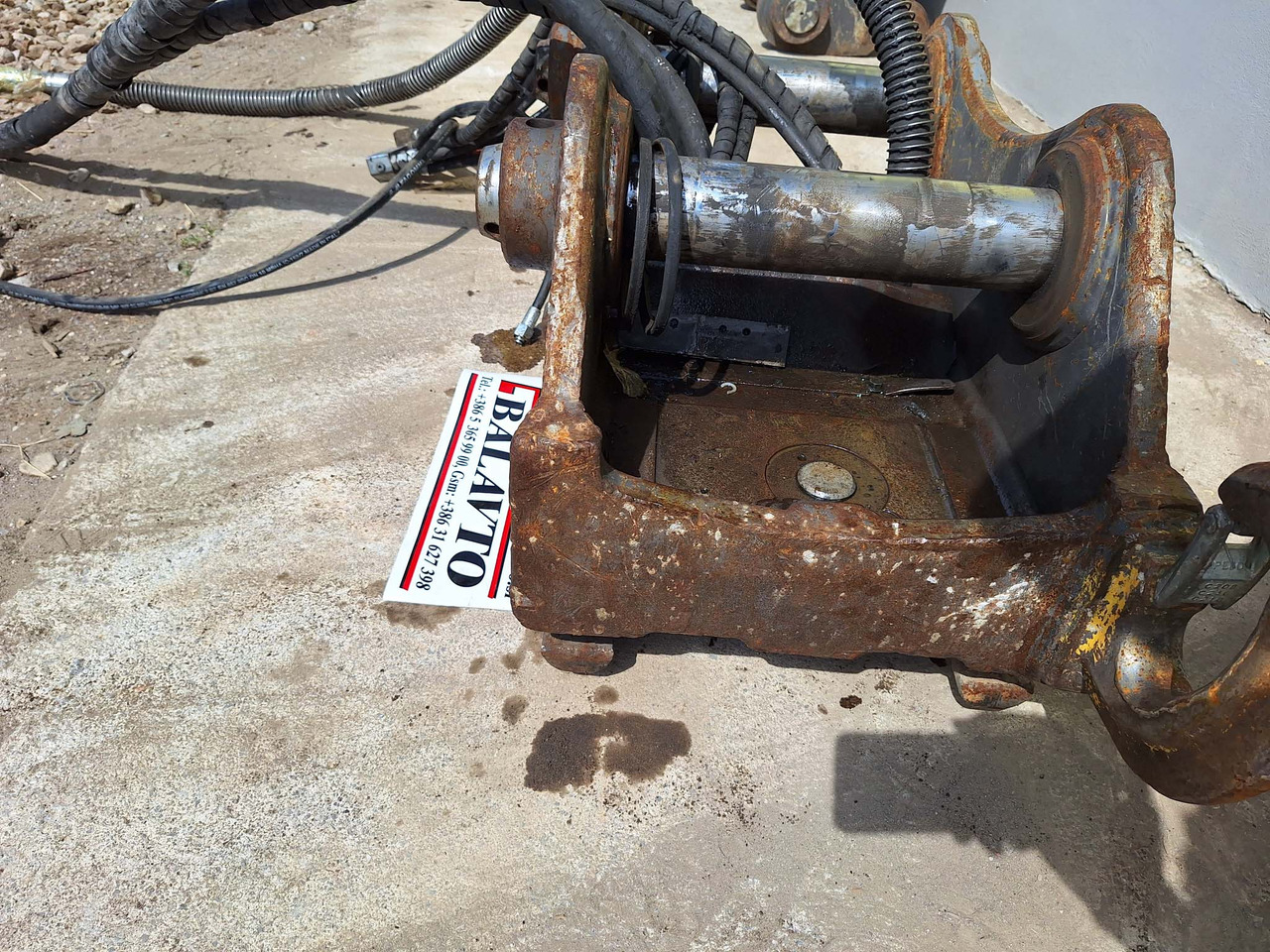 OilQuick quick coupler - Redskapsfäste för Grävmaskin: bild 2 OilQuick quick coupler - Redskapsfäste för Grävmaskin: bild 2