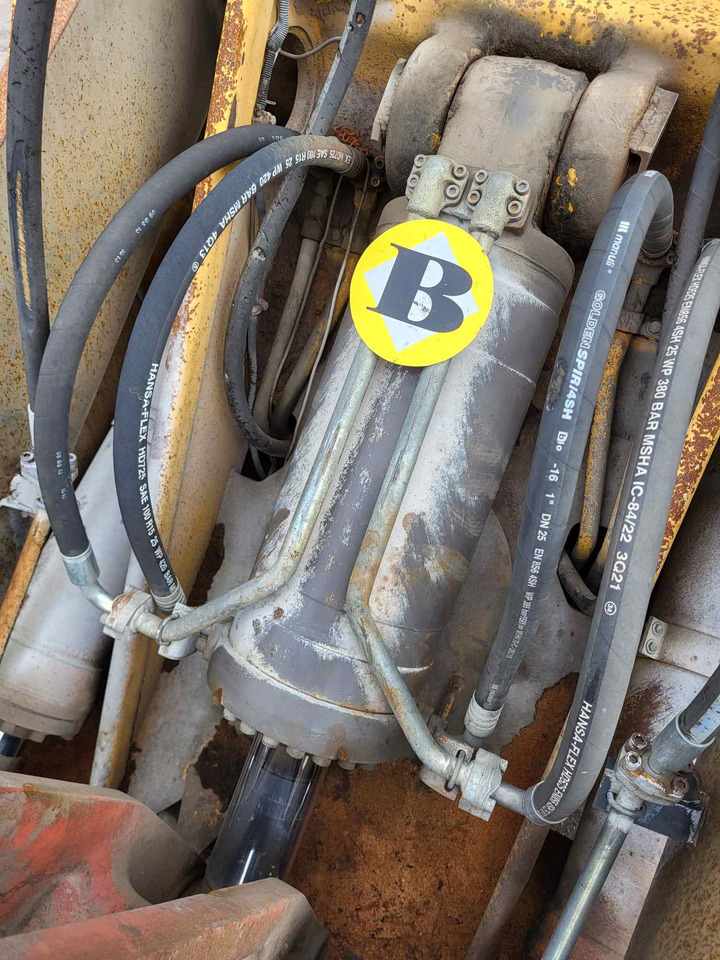 Volvo tilt cylinder - Reservdelar för Lastare: bild 1 Volvo tilt cylinder - Reservdelar för Lastare: bild 1