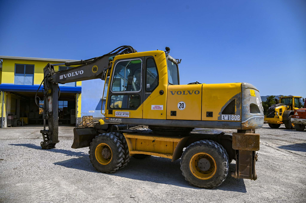 VOLVO EW180B - Grävmaskin på däck: bild 3 VOLVO EW180B - Grävmaskin på däck: bild 3