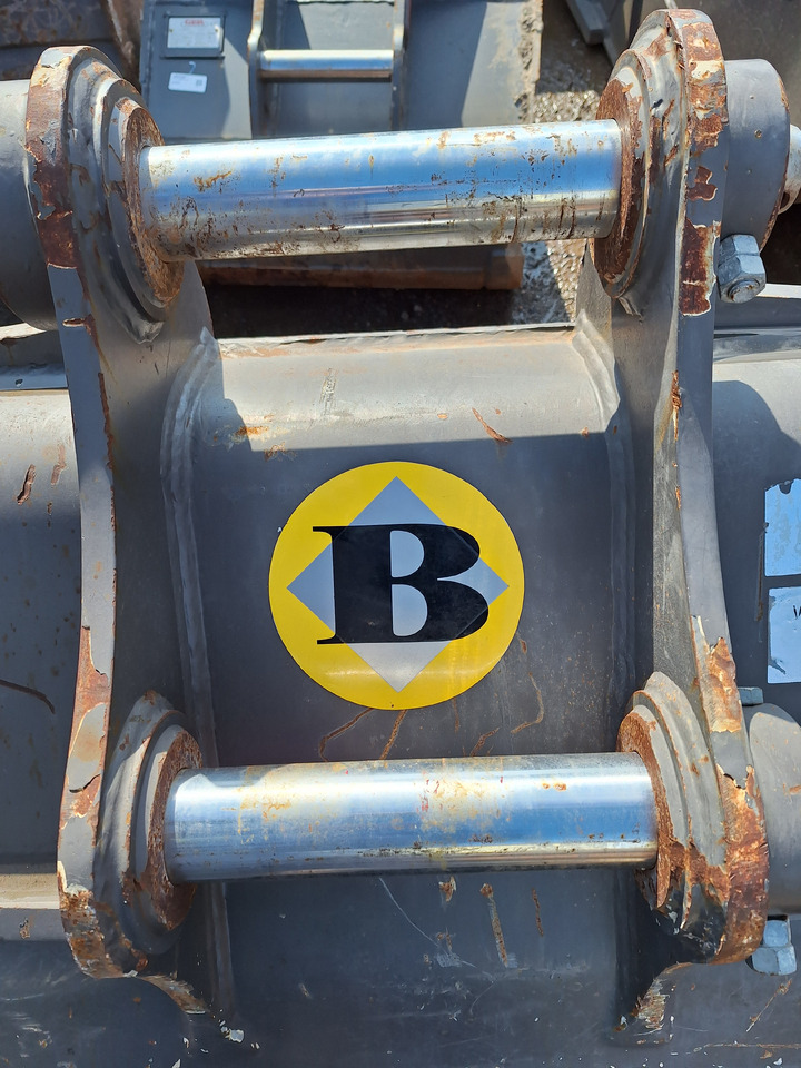 VOLVO digging bucket 1100 mm - Grävmaskinsskopa: bild 3 VOLVO digging bucket 1100 mm - Grävmaskinsskopa: bild 3