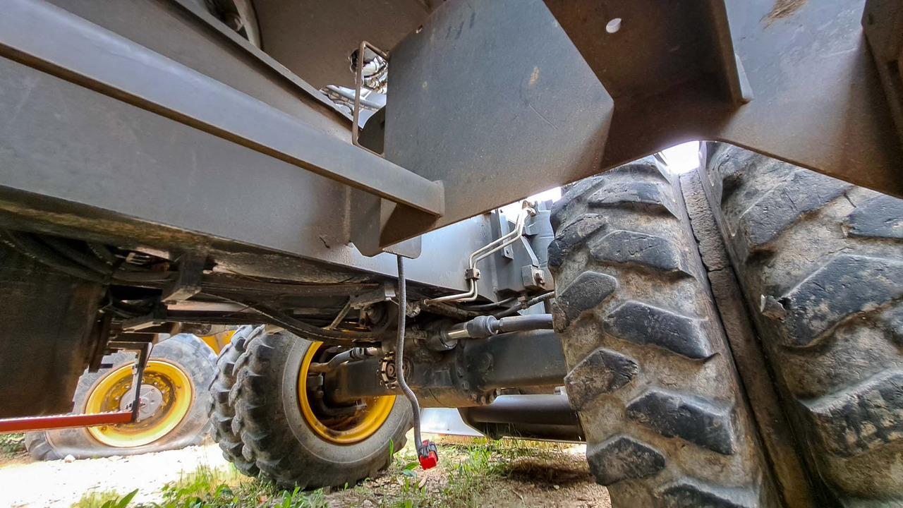 Volvo rear axle 14590304   Volvo EWR150E, EW160D, EW160E, EW180E, EW140E, EWR170E, EW200E MH, EW180D, EW160C, EW180C - Bakaxel för Grävmaskin: bild 1 Volvo rear axle 14590304   Volvo EWR150E, EW160D, EW160E, EW180E, EW140E, EWR170E, EW200E MH, EW180D, EW160C, EW180C - Bakaxel för Grävmaskin: bild 1