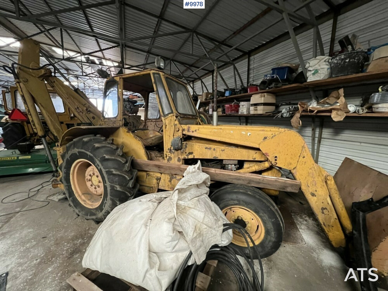 Backhoe loader- MASSEY-FERGUSON 203 - Traktor: bild 2 Backhoe loader- MASSEY-FERGUSON 203 - Traktor: bild 2