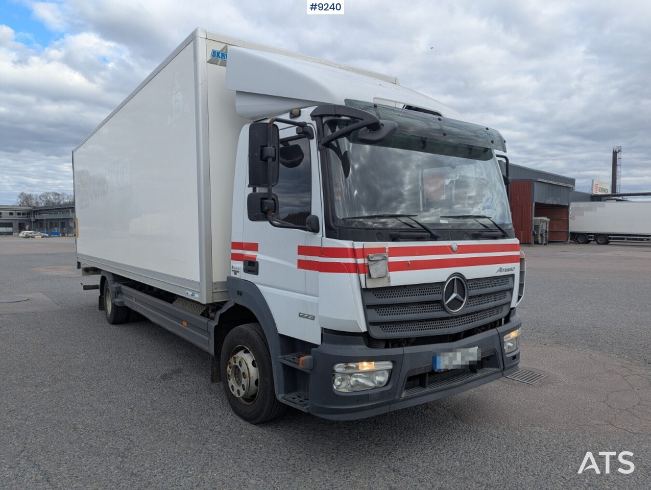 Box Truck Mercedes-Benz Atego with tail lift (VIDEO) - Lastbil med skåp: bild 2 Box Truck Mercedes-Benz Atego with tail lift (VIDEO) - Lastbil med skåp: bild 2